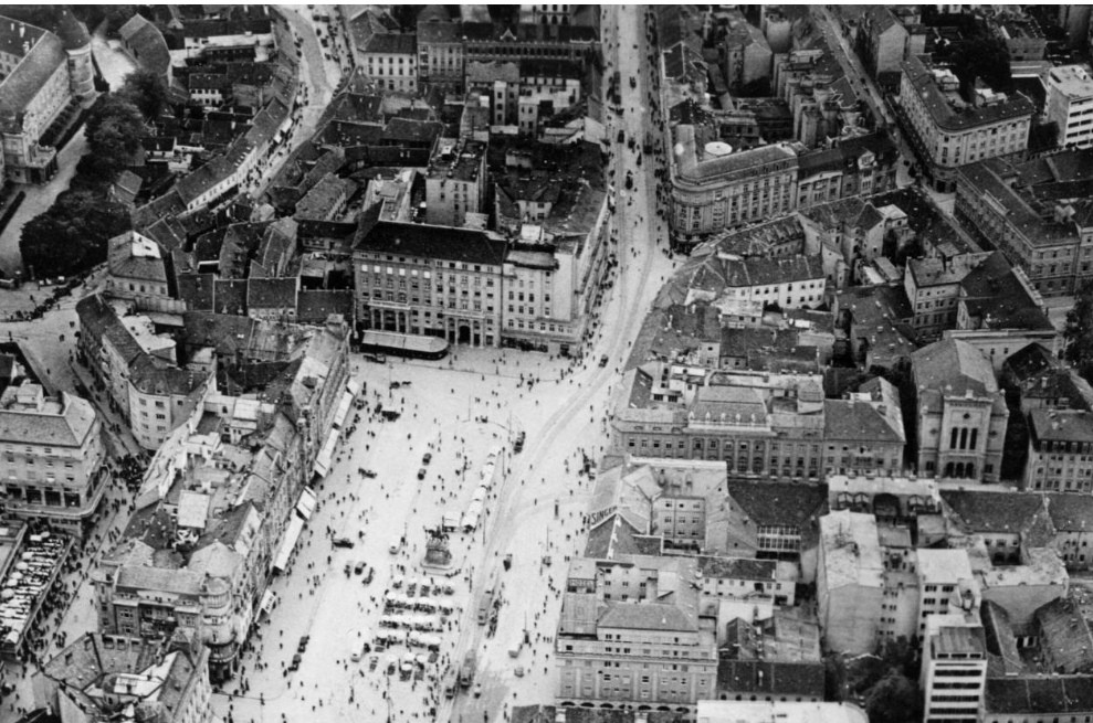 Panorama. Trg bana Jelačića i uža okolica iz zraka 1934. godine